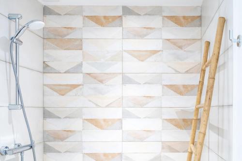 a bathroom with a shower with a mosaic tile wall at Chambres D'hôtes Madan'hôte in Capbreton
