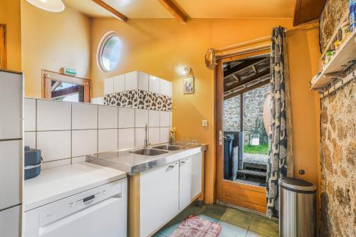 a kitchen with a sink and a window at Gîte Le Jardin Mirandou in Raucoules