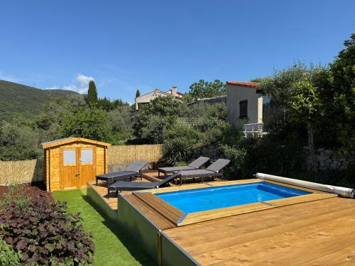 Bazen u ili blizu objekta L'Olivada, villa d'exception