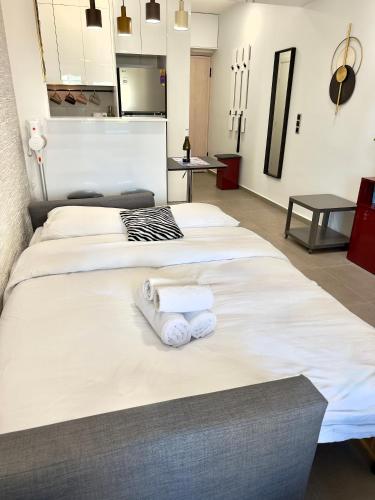 Faliro Designer Studio - 5 min walk to the beach