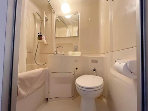 NAGAMORIYA 30 seconds walk from Shin-Osaka Station, free Wi-Fi, super convenient transportation access, J Type