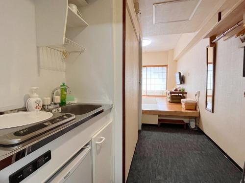 NAGAMORIYA 30 seconds walk from Shin-Osaka Station, free Wi-Fi, super convenient transportation access, J Type