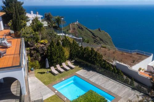 Unmei Villa - pool & sea view by LovelyStay