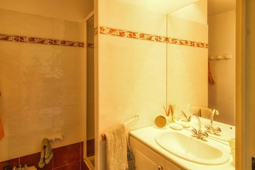 Bright two-room apartment with terrace in Jean-Médecin