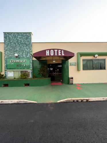 a hotel with the front entrance of a building at Domus Hotel Trindade - Canaã dos Carajás in Canaã dos Carajás