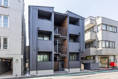 Within walking distance of Nakameguro, 6 mins by Shibuya Train, 7 mins on foot from Yutenji Station, 1 min on foot to a supermarket, Long-term stays, Max 4 people