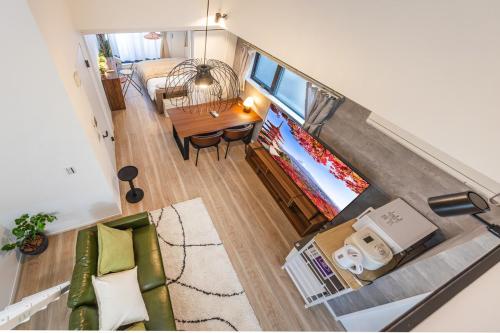 Within walking distance of Nakameguro, 6 mins by Shibuya Train, 7 mins on foot from Yutenji Station, 1 min on foot to a supermarket, Long-term stays, Max 4 people