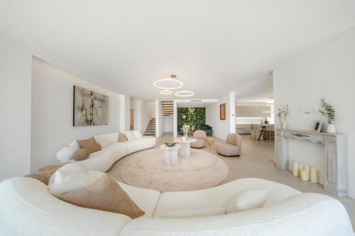 Panoramic-View Villa, 5 En-Suites, Pool, Sleeps 10