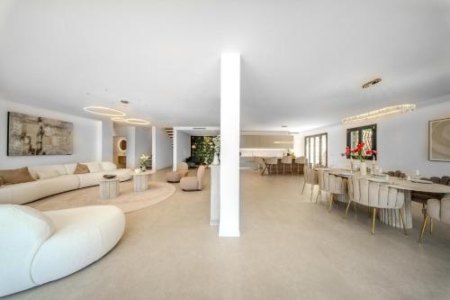 Panoramic-View Villa, 5 En-Suites, Pool, Sleeps 10