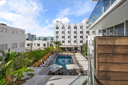 an overhead view of a hotel with a swimming pool at Park Central South Beach in Miami Beach
