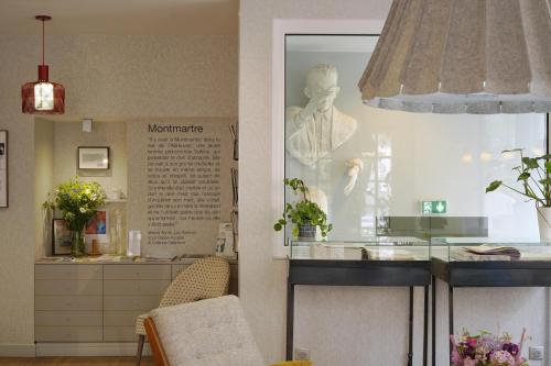 a shop with a counter and a display window at Hotel Litteraire Marcel Ayme, BW Premier Collection in Paris