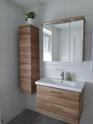 a bathroom with a sink and a mirror at Ferienwohnung Josef in Steyr