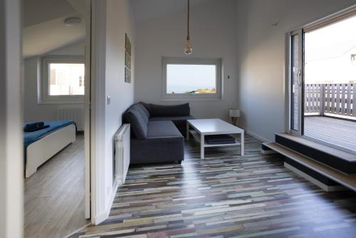 En eller flere senge i et værelse på Beach House