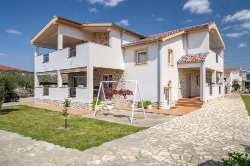Peacefull Apartment with Garden and Barbeque