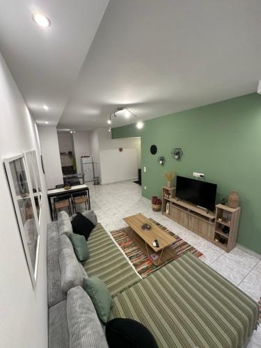 Feels Like Home Cozy & close to the city center