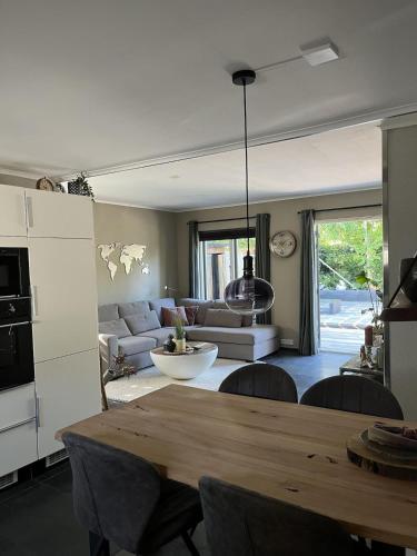 a living room with a couch and a table at Bungalow Bruinisse in Bruinisse