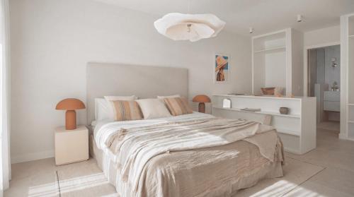VACATION MARBELLA I Casa Savia, Private Pool, BBQ, Renovated in 2024, Luxury Ample Interiors, Next to Restaurants, 10min walk to the Beach