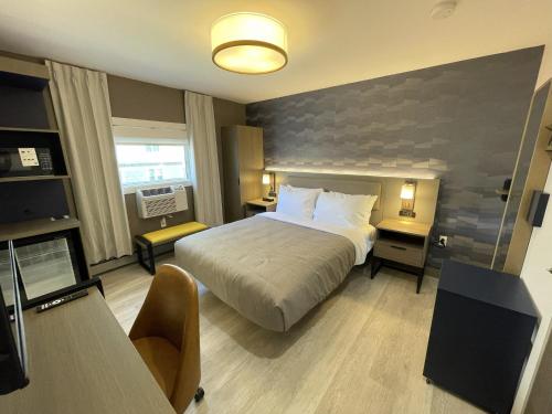 a hotel room with a bed and a desk at Le Grand Hotel St-Georges in Saint-Georges