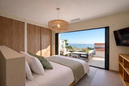 Villa Indigo - Sea view, pool and beach 50 m away