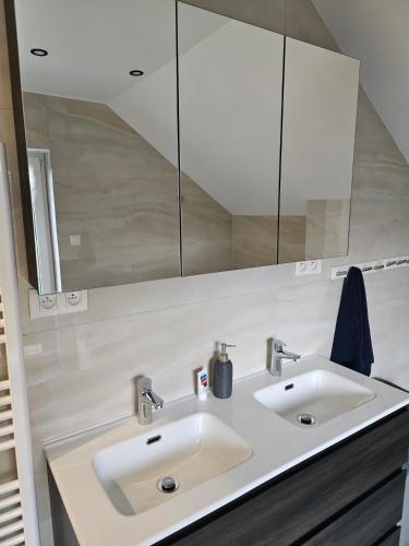 a bathroom with two sinks and a large mirror at Harmonia in Radochów