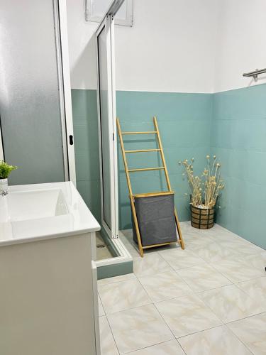 a bathroom with a ladder next to a sink at Meu Quintal 4, Calheta-Madeira in Calheta