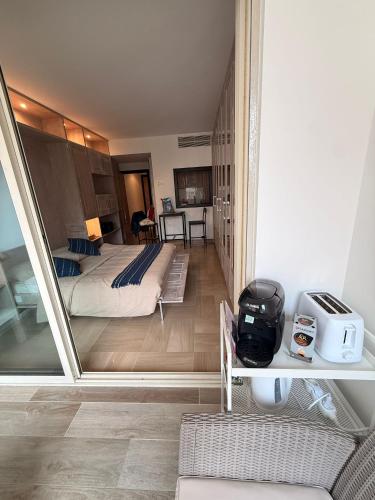 Luxury Retreat in Monaco with Rare Private Parking, Pool, AC and Wifi photo 6