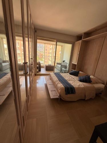 Luxury Retreat in Monaco with Rare Private Parking, Pool, AC and Wifi photo 26