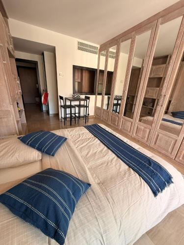Luxury Retreat in Monaco with Rare Private Parking, Pool, AC and Wifi photo 29