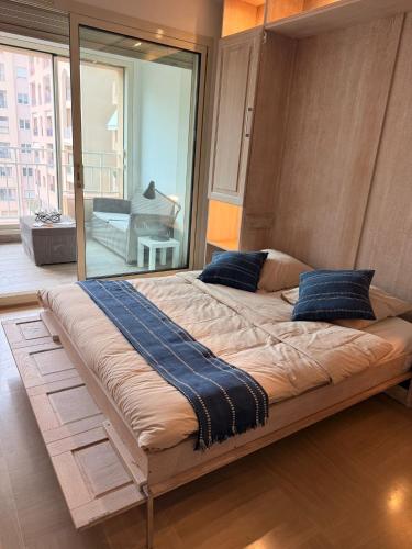 Luxury Retreat in Monaco with Rare Private Parking, Pool, AC and Wifi photo 8