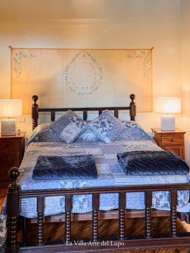 a bedroom with a bed with two lamps on it at Poolhouse Oasi del Lupo in Subbiano