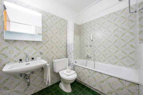 Lido Apartment Locarno with Balcony and Parking - Happy Rentals