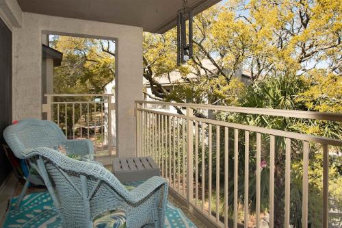 2BR Bluff Villa w Balcony Walk to Salty Dog photo 3