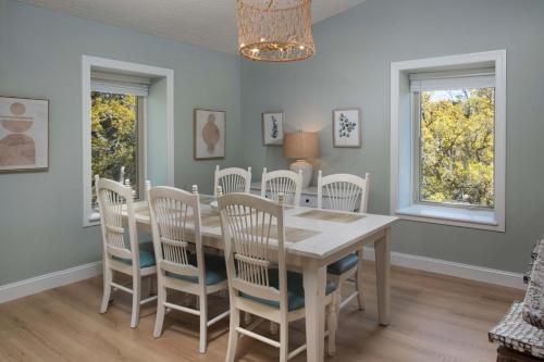 2BR Bluff Villa w Balcony Walk to Salty Dog photo 12