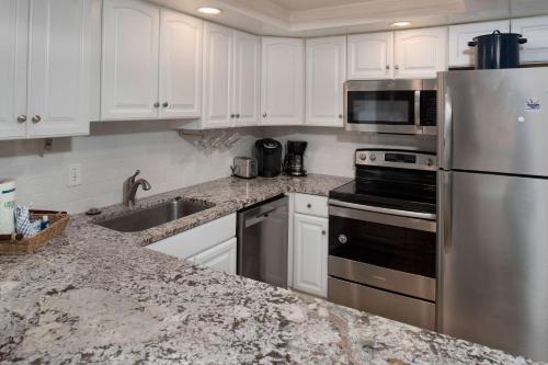 2BR Bluff Villa w Balcony Walk to Salty Dog photo 15