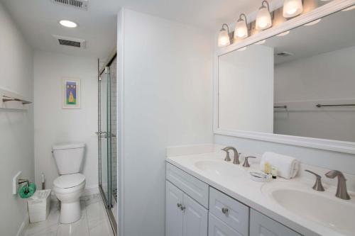 2BR Bluff Villa w Balcony Walk to Salty Dog photo 19