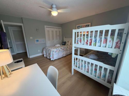 2BR Bluff Villa w Balcony Walk to Salty Dog photo 23