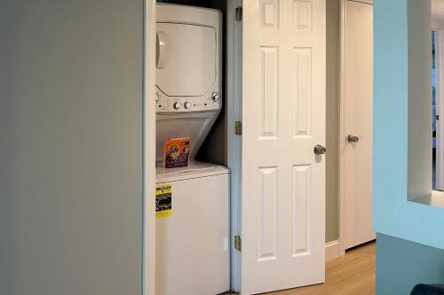 2BR Bluff Villa w Balcony Walk to Salty Dog photo 26