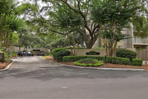 2BR Bluff Villa w Balcony Walk to Salty Dog photo 31