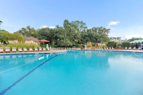 2BR Bluff Villa w Balcony Walk to Salty Dog photo 32