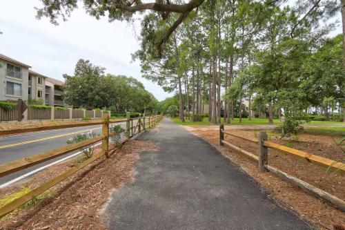 2BR Bluff Villa w Balcony Walk to Salty Dog photo 33