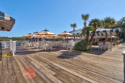 2BR Bluff Villa w Balcony Walk to Salty Dog photo 35