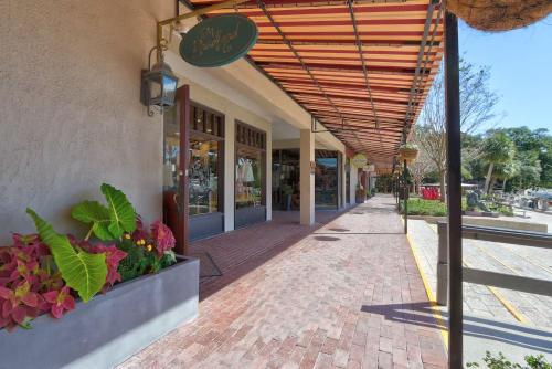 2BR Bluff Villa w Balcony Walk to Salty Dog photo 39