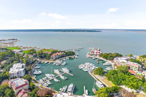 2BR Bluff Villa w Balcony Walk to Salty Dog photo 41