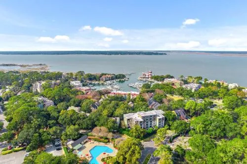 2BR Bluff Villa w Balcony Walk to Salty Dog photo 1
