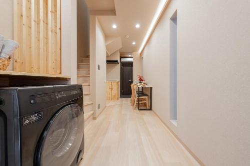 明家 Akariya 4-minute walk from the nearest station, direct line to downtown and USJ, 2 bedrooms, maximum 4 guests