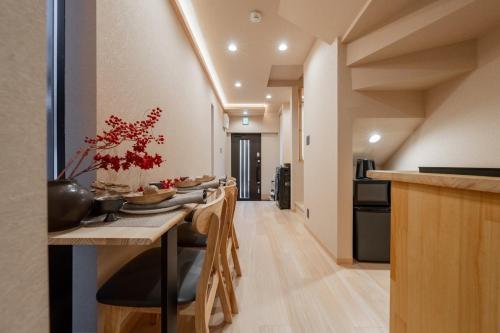 明家 Akariya 4-minute walk from the nearest station, direct line to downtown and USJ, 2 bedrooms, maximum 4 guests
