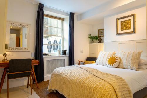 Ferndale Mews photo 37