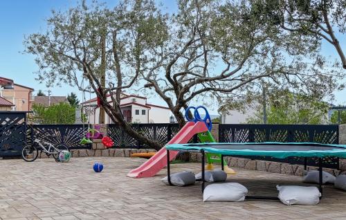 Gorgeous Apartment In Starigrad