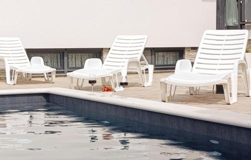 Gorgeous Apartment In Starigrad