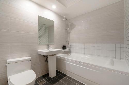 a bathroom with a toilet and a sink and a bath tub at Daejeon Dunsan ING Hotel in Daejeon